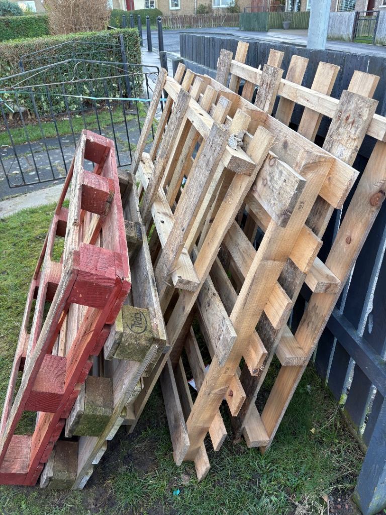 Four pallets free 