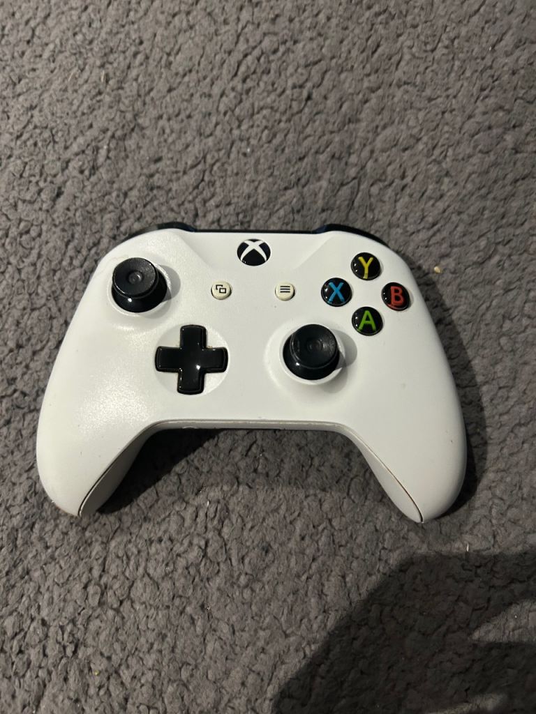 Xbox One Wireless Controller – White, Good Condition