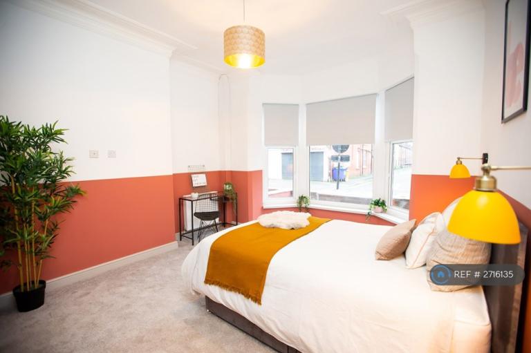 1 bedroom flat in Rawson Street, Farnworth, Bolton, BL4 (1 bed) (#2716135)