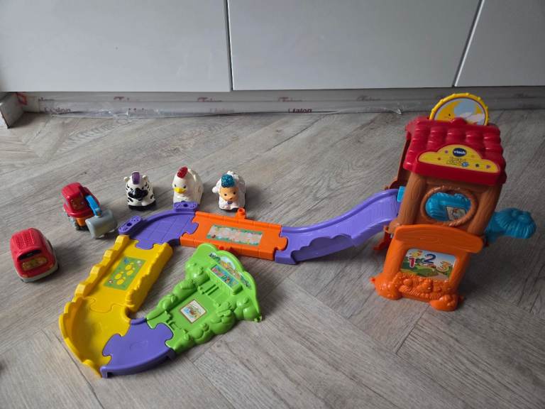 Toot Toot Chicken Coupe