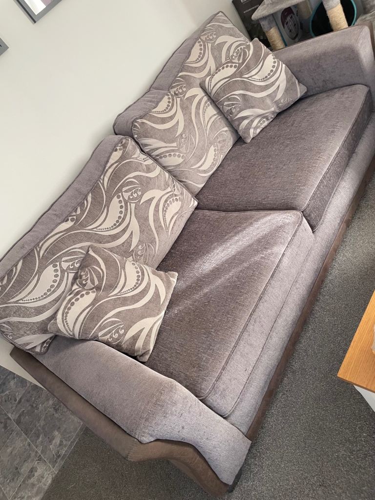 image for 2 Sofa’s (3 seater & 2 seater)