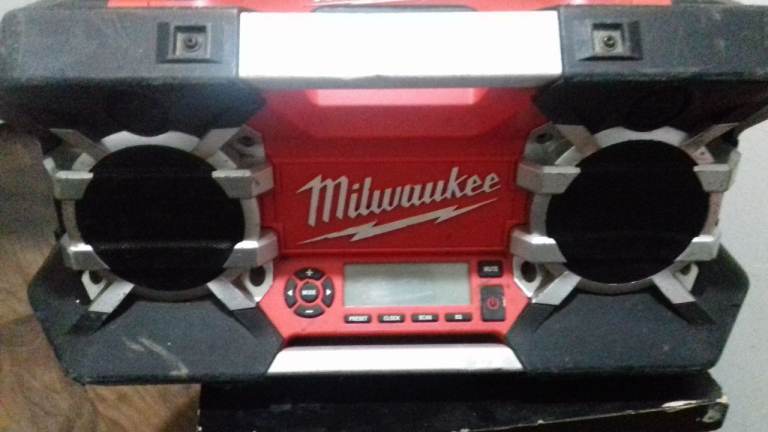 milwaukee heavy duty radio good and full working ready for use 