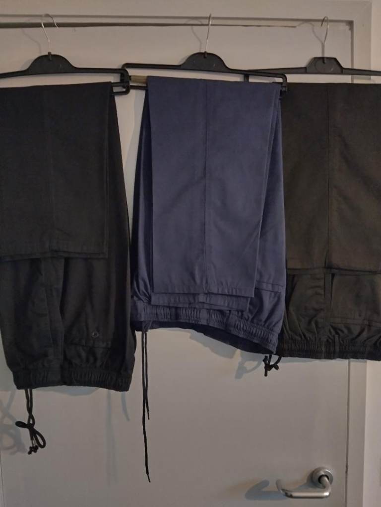 3 very good condition men trousers front tiers 2 sized 38w 29 leg 1 sized 40w 29 leg