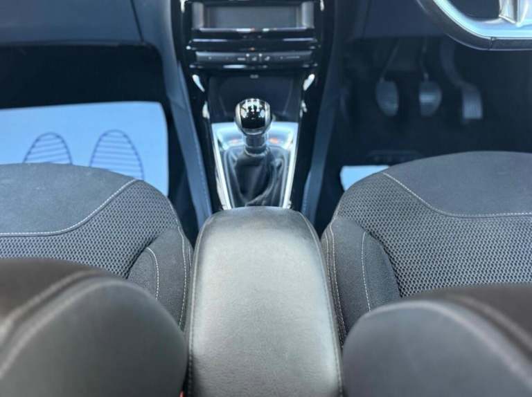 2016 DS Automobiles DS 3 1.2 PureTech Chic 3dr HATCHBACK PETROL Manual