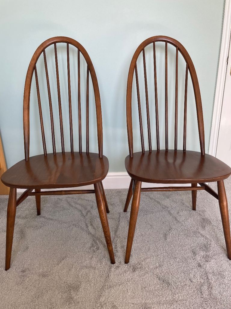 Set of 2 original Ercol Quaker Windsor Chairs (model 1875) in 'Golden Dawn Finish' with cushions