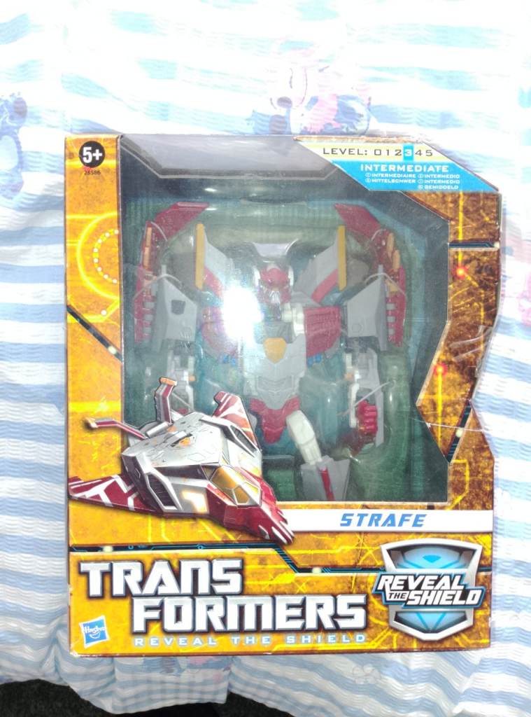Transformers Reveal the Shield Strafe Figure – New in Box