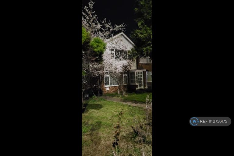 3 bedroom house in Craneswater, Harlington Corner, Hayes, UB3 (3 bed) (#2756175)