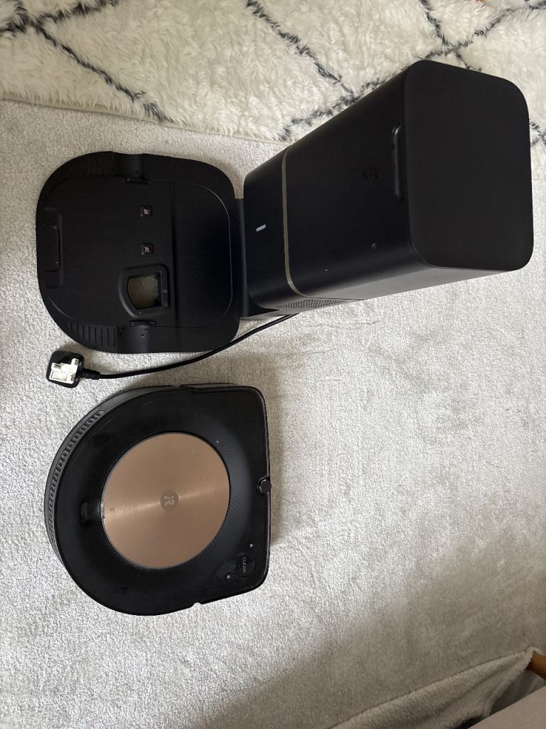 iRobot roomba s9+ self empty vacuum cleaner S9558