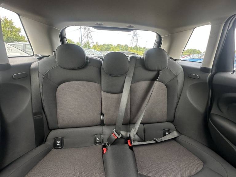 2017 MINI Hatch 1.5 Cooper Hatchback 5dr Petrol Manual Euro 6 (s/s) (136 ps) Hatchback Petrol Manual