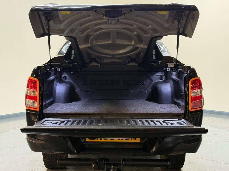 2018 Mitsubishi L200 2.4 L200 Barbarian SVP II DI-D Auto 4WD Pickup Diesel Automatic