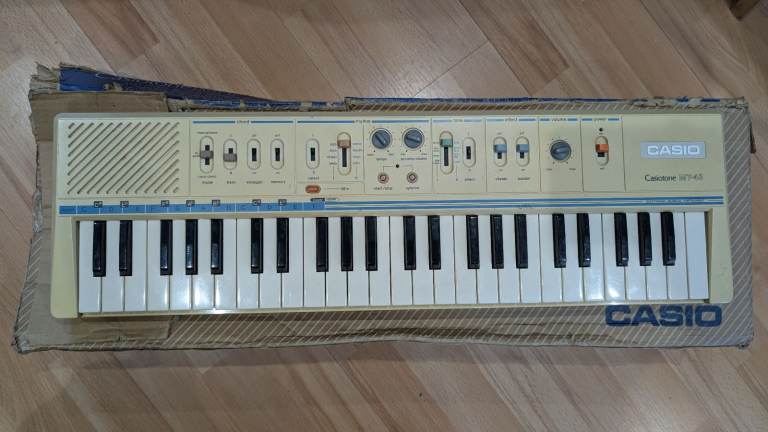 Casio MT-45 Casiotone synthesizer keyboard retro synth