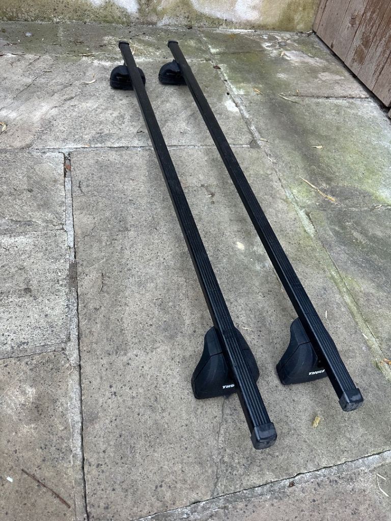 Thule Rapid long roof bars and rail mounts for Discovery 3 or 4