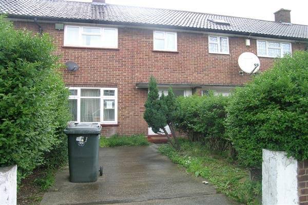 Bright one bedroom flat/maisonette & private garden 