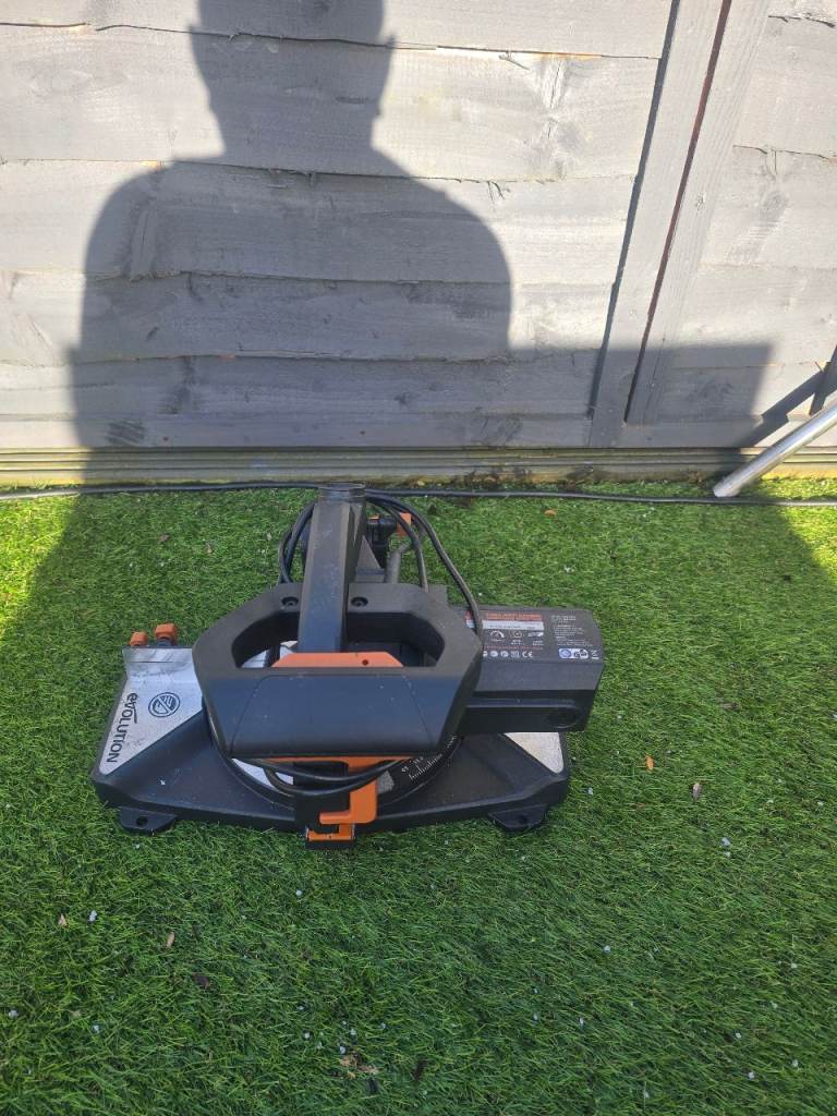 Evalution single bevel mitre saw