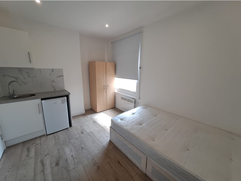 Studio Room Available -  Westbury rd KT3 DSS APPLICANT ACCEPTED