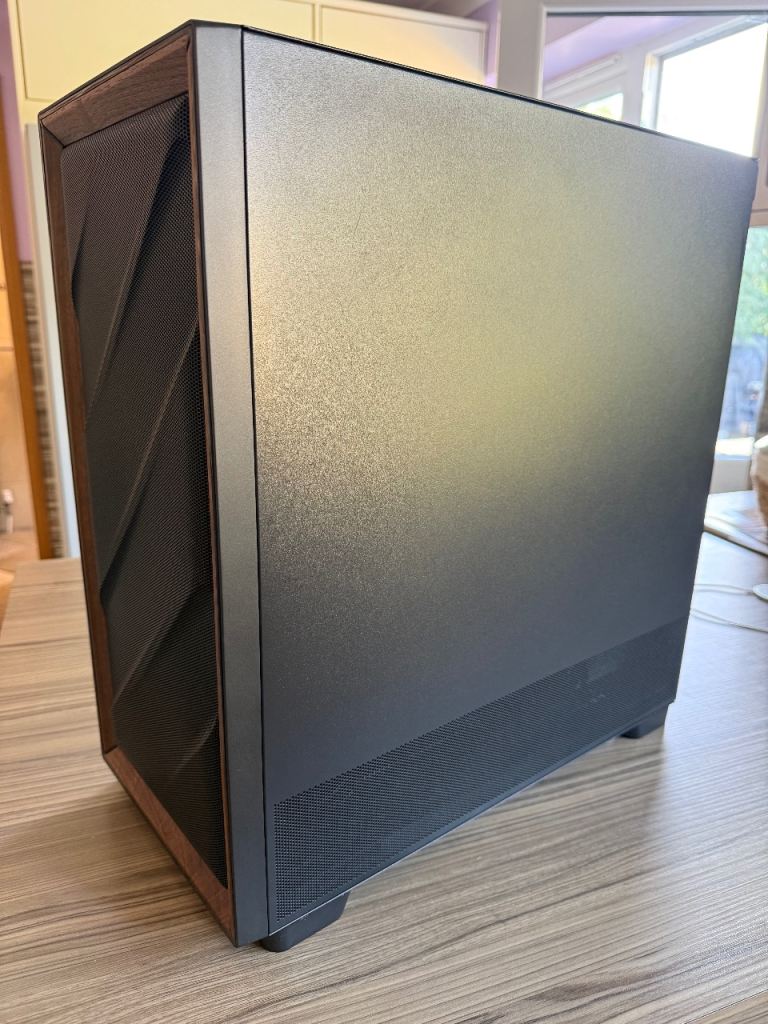 High End Gaming PC - RTX 5080 - Ryzen 7 9800X3D - 32GB DDR5 - 2TB NVMe SSD