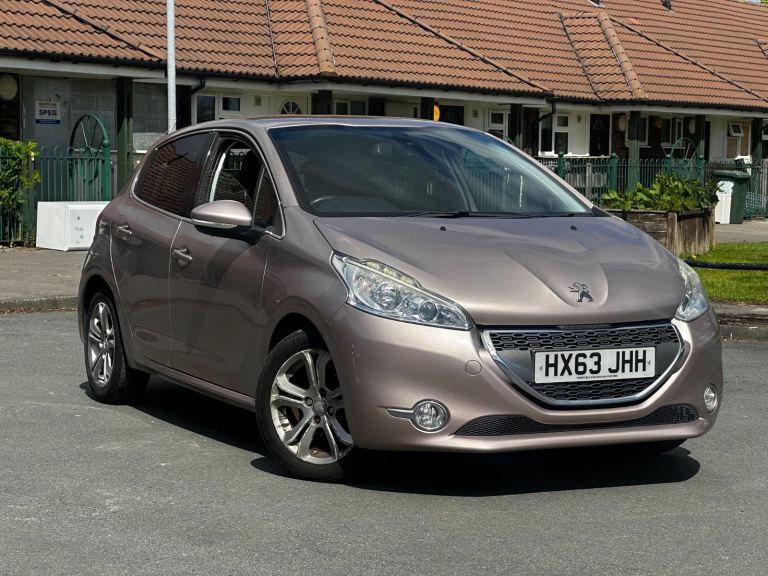 Peugeot, 208, Hatchback, 2013, Semi-Auto, 1199 (cc), 5 doors
