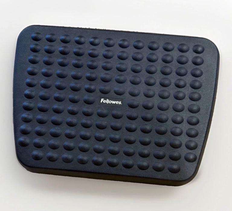 Fellowes Footrest - Adjustable, Black, Good Condition
