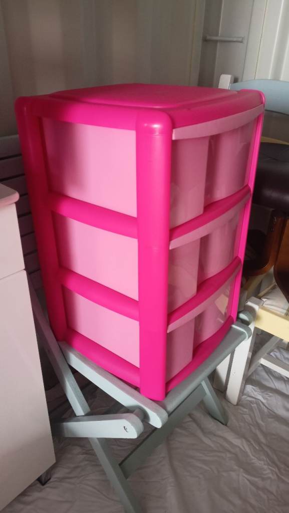 GARDEN CHAIRS AND ORNMENTS - HOME FURNITURE ITEMS
