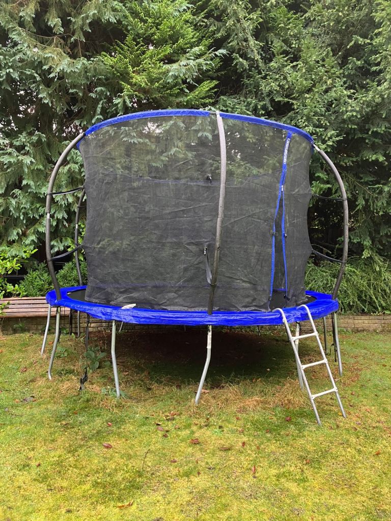 12ft Trampoline with enclosure & ladder