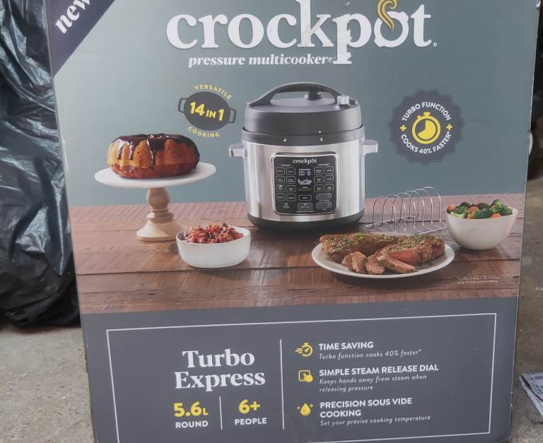 Brand New Turbo express Crockpot 