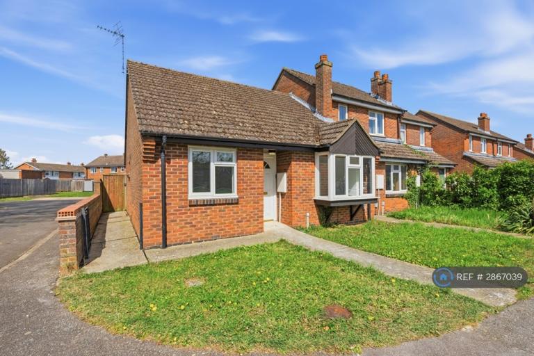 2 bedroom house in The Crescent, St Ives, PE27 (2 bed) (#2867039)