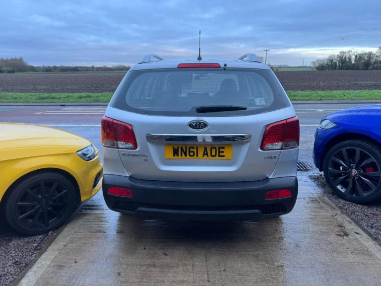 KIA SORENTO 2.2 CRDi 1 Silver Auto Diesel 2011