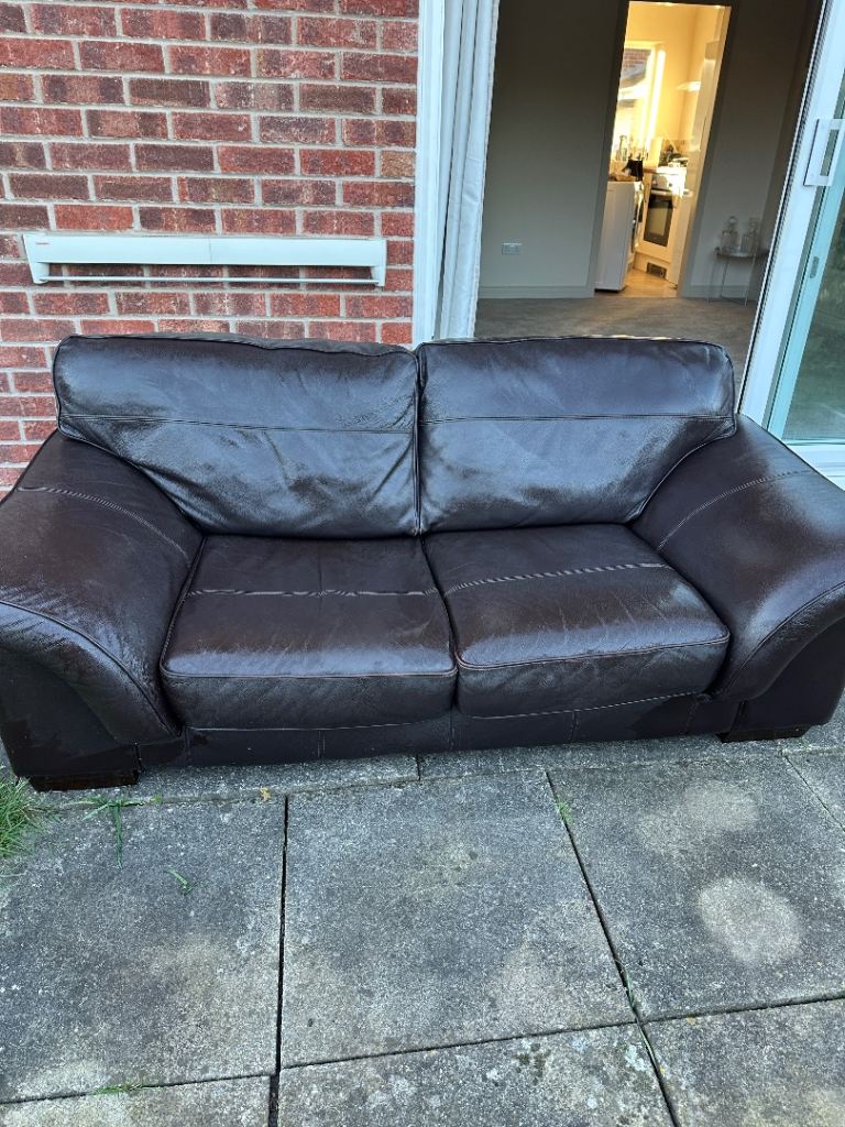 2 seater sofa FREE must collect west Bridgford 