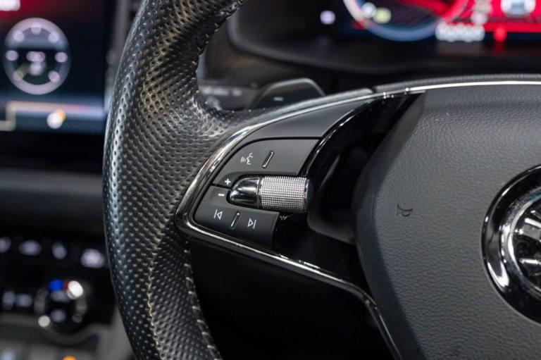 2022 Skoda Kodiaq 2.0 TDI SportLine SUV 5dr Diesel DSG 4WD Euro 6 (s/s) (7 Seat) (200 ps) ESTATE ...