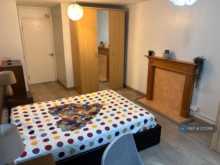 1 bedroom in Rhodeswell Road, London, E14 (#2770116)