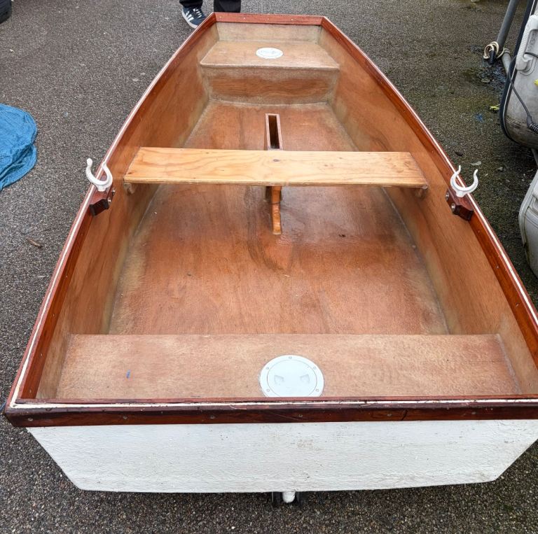 Rowing boat  dinghy.  8 foot     GRP