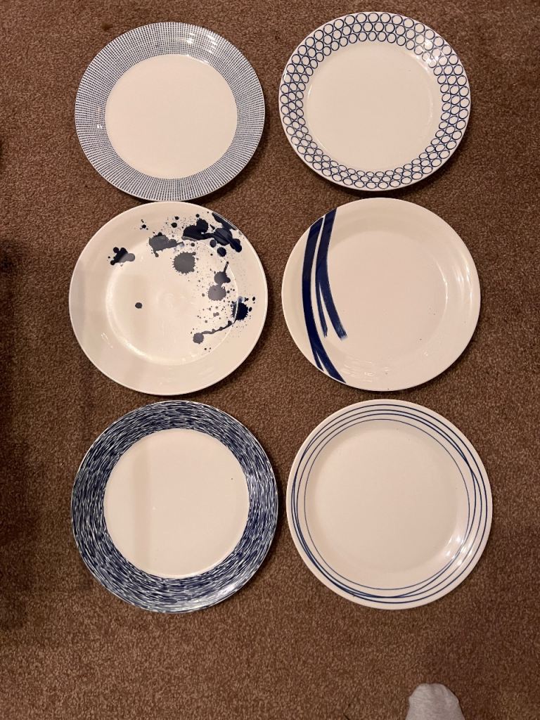 Royal Doulton 28.5cm dinner plates