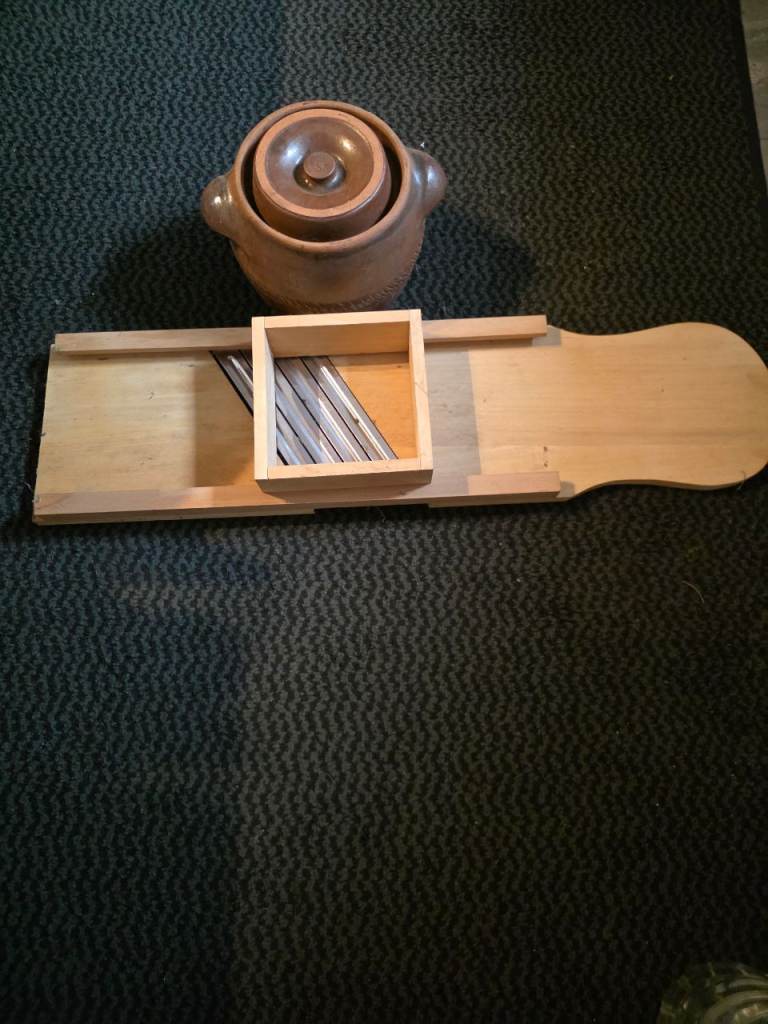 Polish/Czech cabbage slicer and fermentation pot