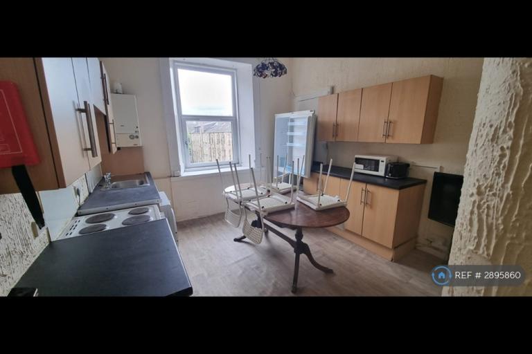 4 bedroom flat in Derby Street, Glasgow, G3 (4 bed) (#2895860)