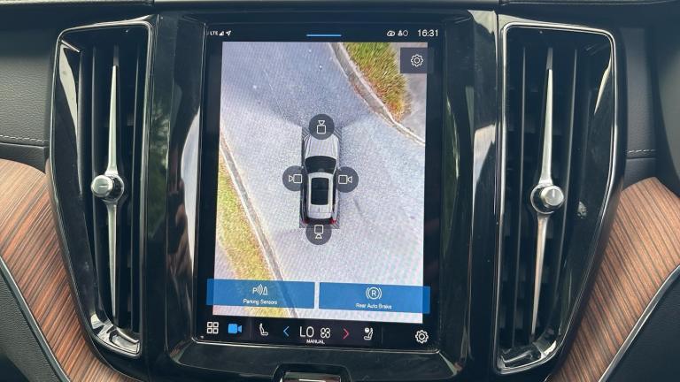 2024 Volvo XC60 Recharge Ultimate, T8 AWD Plug-in hybrid, Electric/Petrol, Bright ESTATE Petrol/E...