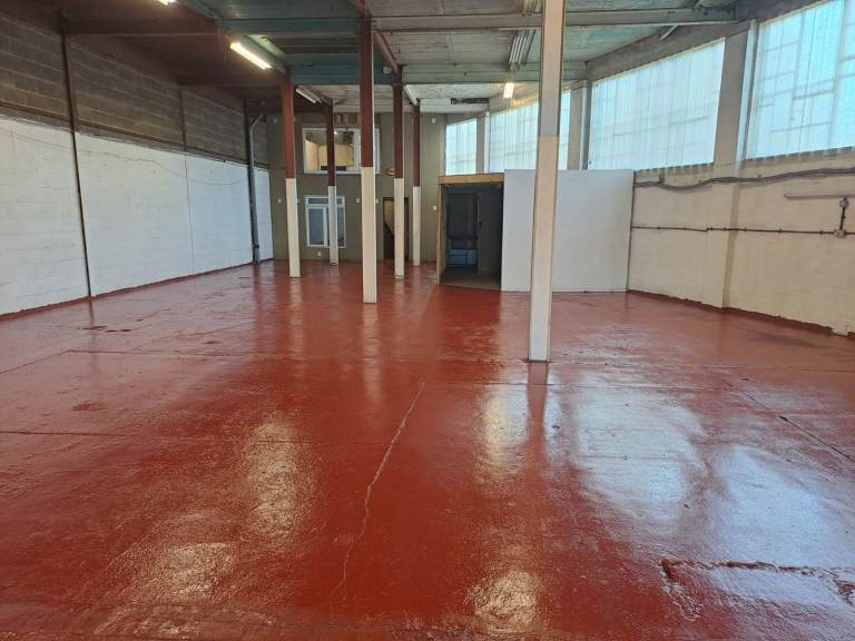 Versatile unit with roller shutter, perfect for storage, workshop use in Dudley, 8 weeks rent free! 