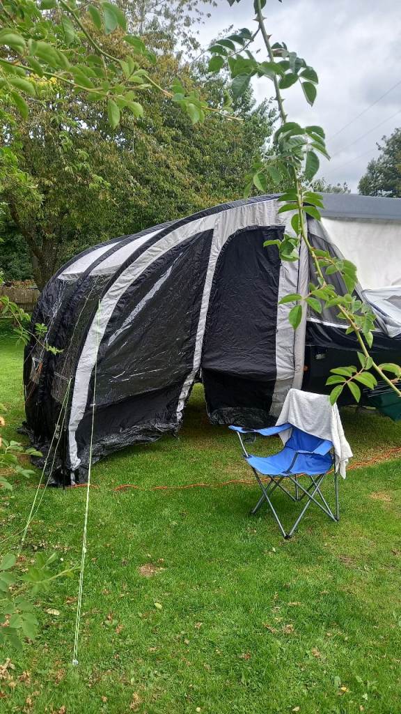 1998 – Coleman Dutchmen Pop-up camper – awning / diesel heater / 12 & 240v fridge 