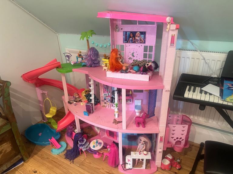 Barbie Dreamhouse plus OMG dolls plus LOL dolls