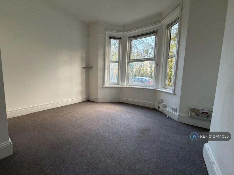 2 bedroom flat in Southampton Road, Eastleigh, SO50 (2 bed) (#2744035)