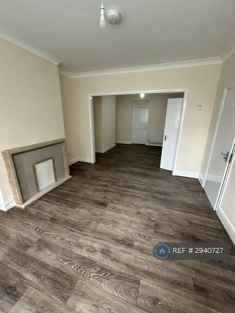 3 bedroom house in Downhills Way, London, N17 (3 bed) (#2940727)
