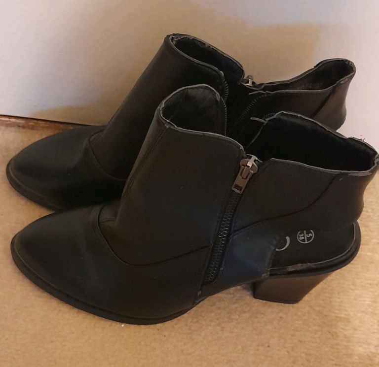 Black slingback heeled boots size 4