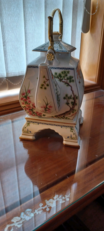 JAPANESE TEAPOT £15  ONO