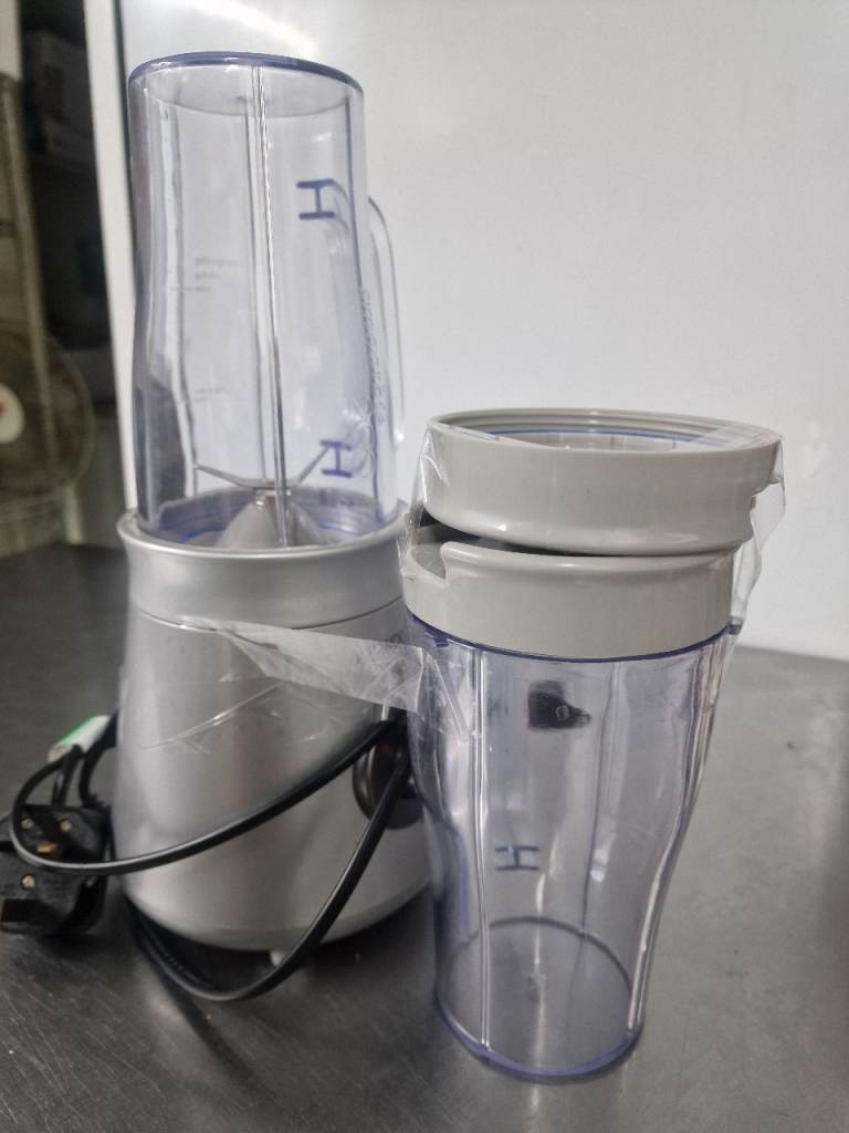 Compact Blender with Two Cups – As Good As New