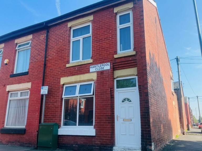 4 bedroom semi-detached house to rent