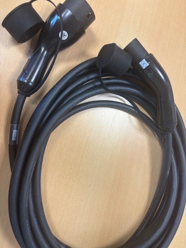 Type 2 to type 2 charge cable