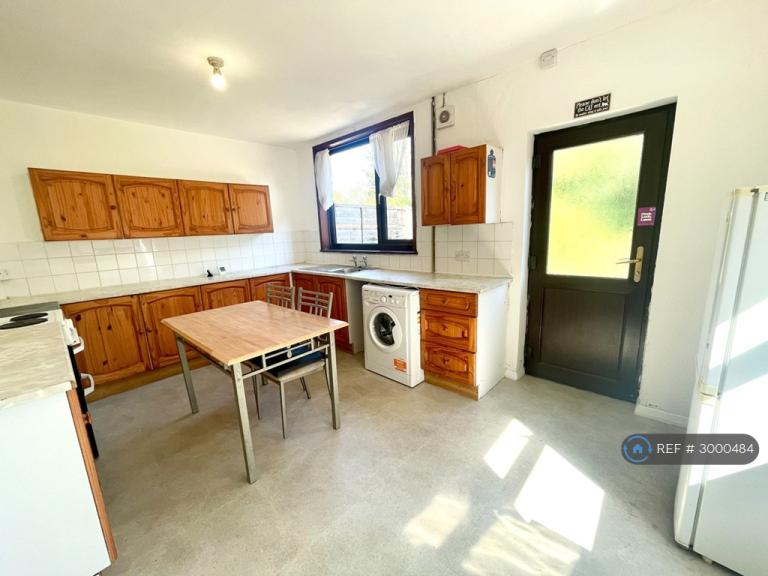 3 bedroom house in Charter Avenue, Coventry, CV4 (3 bed) (#3000484)