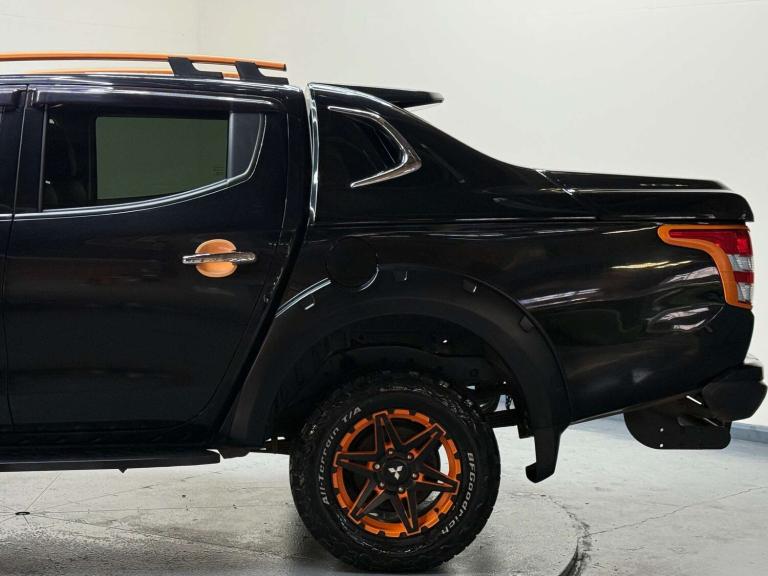 2018 Mitsubishi L200 2.4 L200 Barbarian SVP II DI-D Auto 4WD Pickup Diesel Automatic