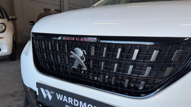 PEUGEOT 2008 1.2 PureTech GT Line White 5dr PANROOF+SATNAV+CRUISE+DAB 2017