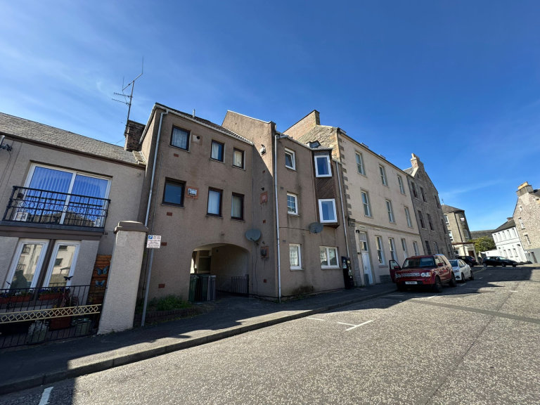 Studio flat in 14 Flat 7, North William Street, Perth, Perth And Kinross, PH1 5PT