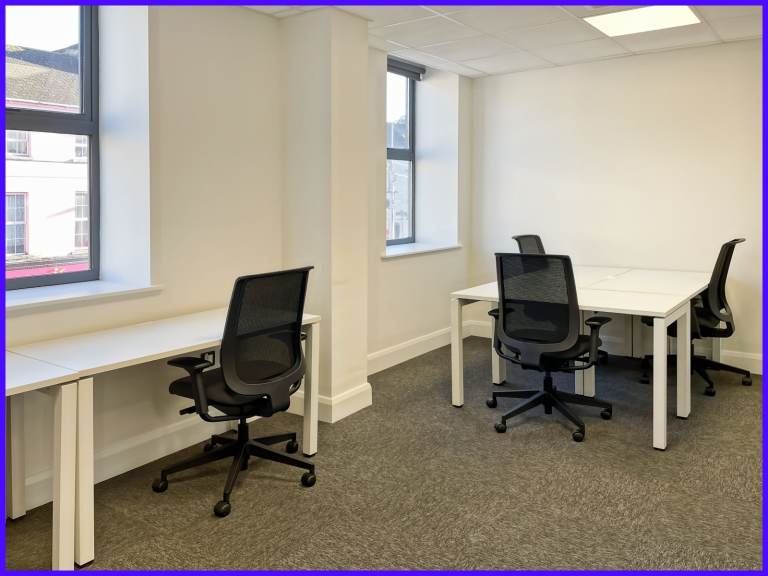 Milton Keynes - MK9 3JZ, Find office space in Regus Silbury Boulevard for 3 people